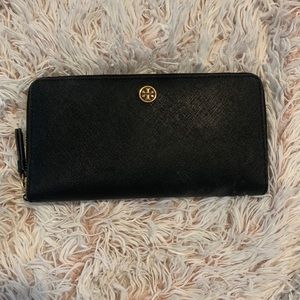 Tory Burch Robinson Passport Continental Wallet